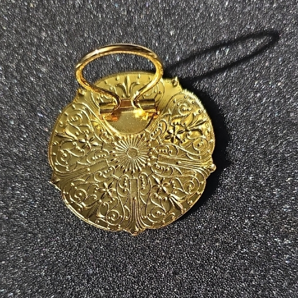 Vintage Gold Scarf Clip with Textured Design - Picture 2 of 5